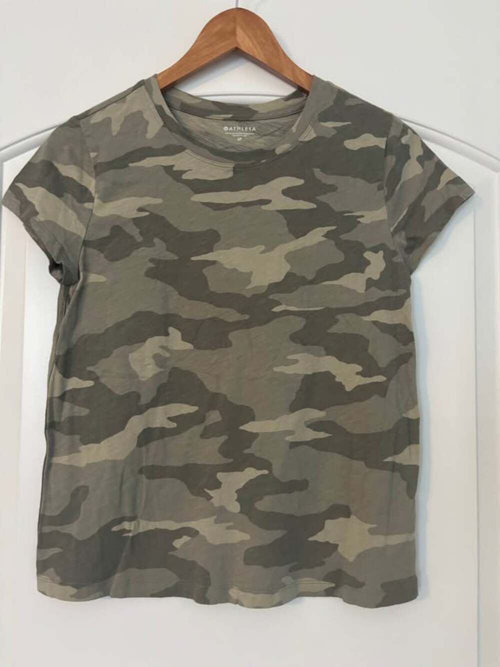 Athleta Organic Daily Camo Crew Tee Green Laurel Olive Camouflage Size SP Small